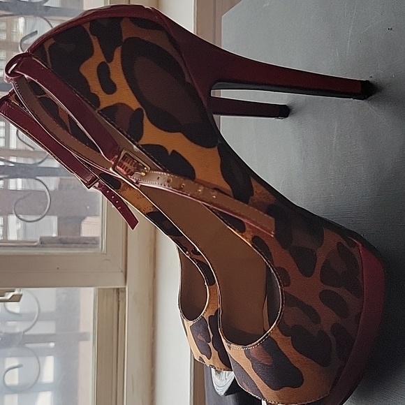 Jessica Simpson Brown and Black Animal Print Heels - Picture 3 of 7